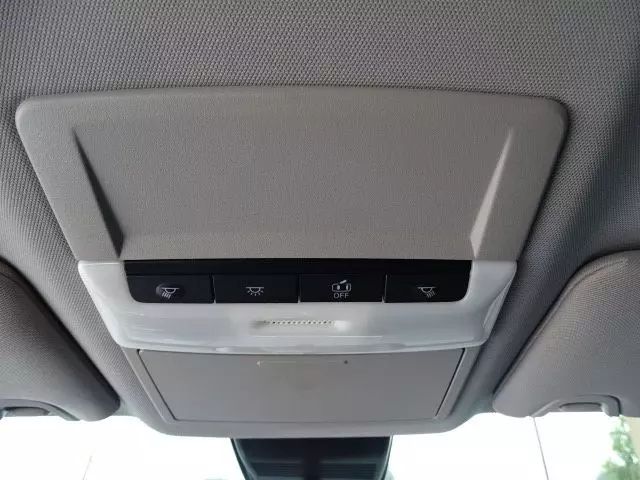 Vehicle image 31 of 48