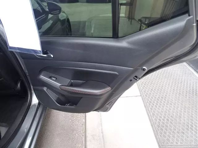 Vehicle image 18 of 48