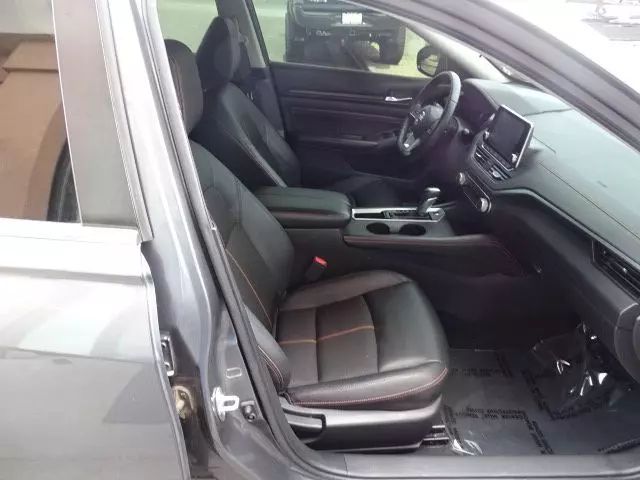 Vehicle image 15 of 48