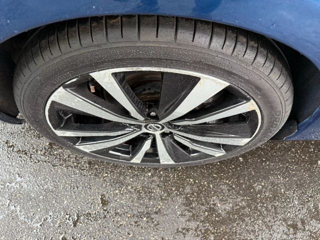 Vehicle image 44 of 48