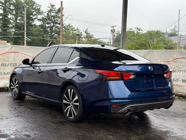 Vehicle image 10 of 48