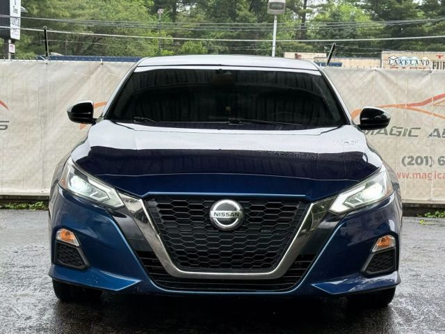 Vehicle image 4 of 48