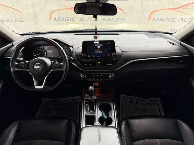 Vehicle image 27 of 48