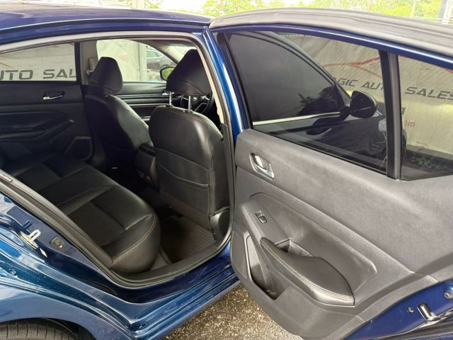 Vehicle image 21 of 48