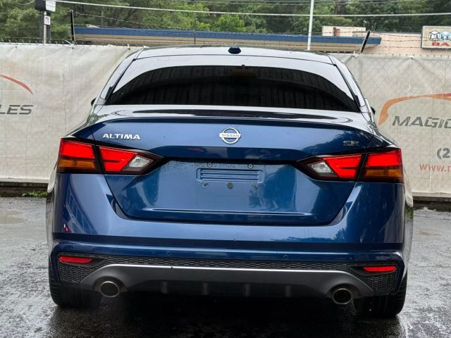 Vehicle image 9 of 48