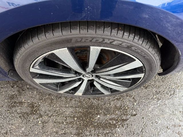 Vehicle image 40 of 48