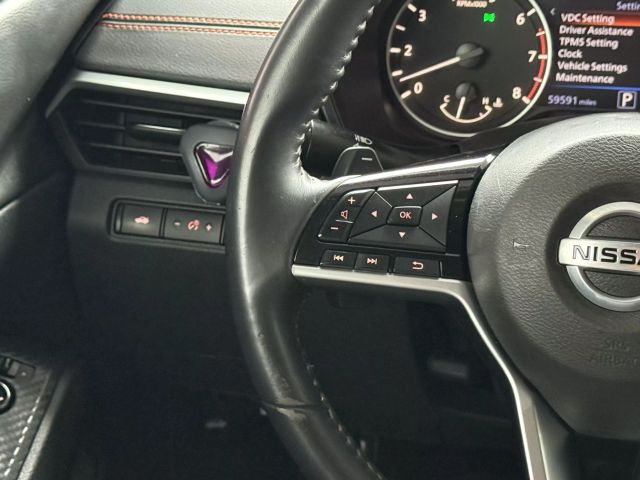 Vehicle image 32 of 48