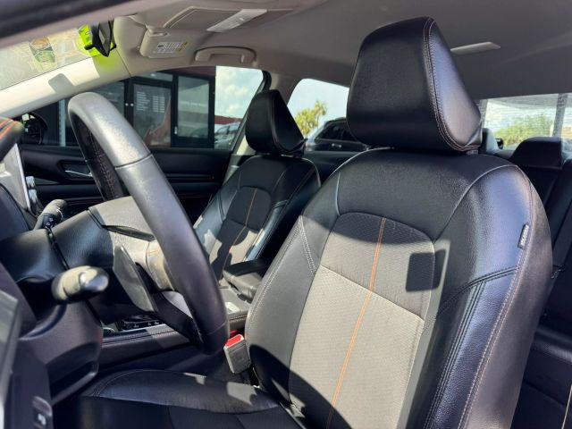 Vehicle image 21 of 42