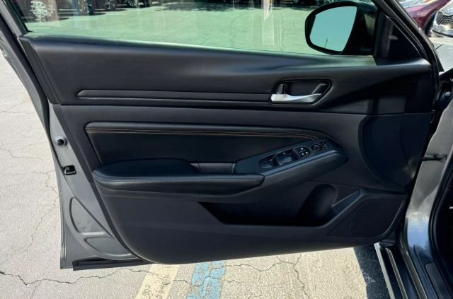Vehicle image 19 of 42