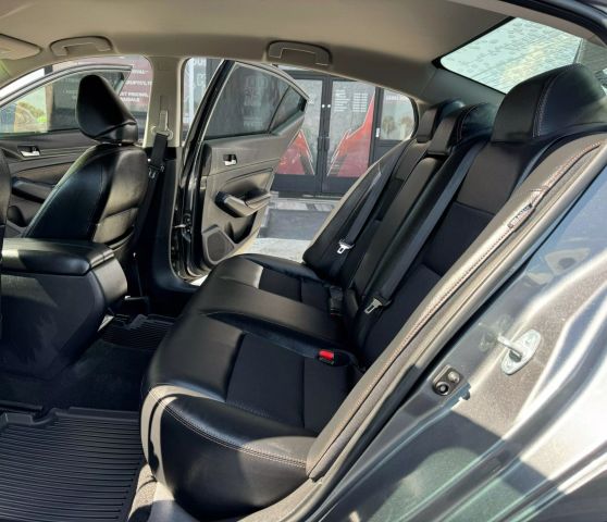 Vehicle image 11 of 42