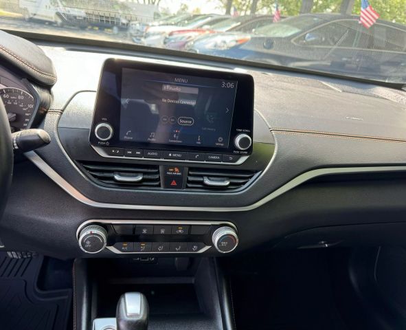 Vehicle image 26 of 42