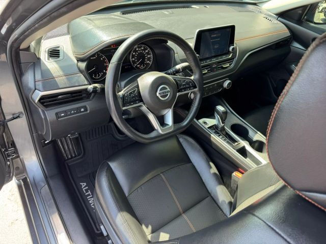 Vehicle image 22 of 42