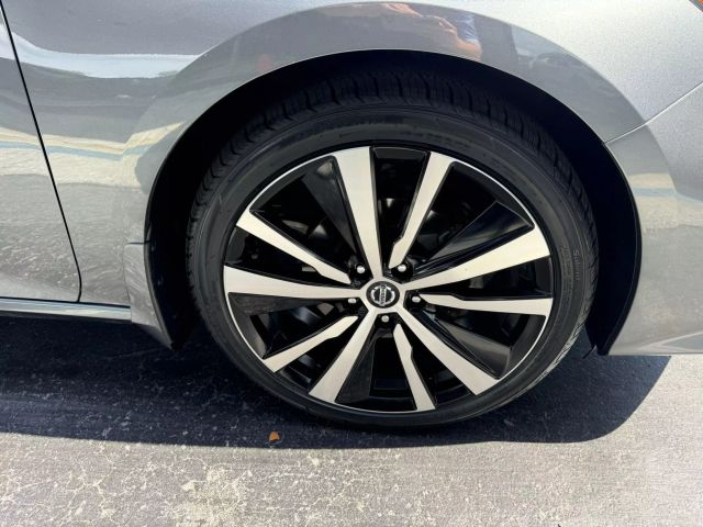 Vehicle image 31 of 42