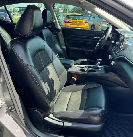 Vehicle image 17 of 42