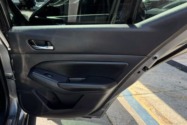 Vehicle image 13 of 42