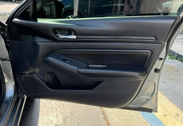 Vehicle image 16 of 42
