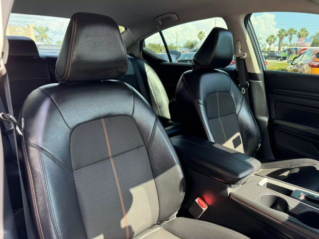 Vehicle image 18 of 42