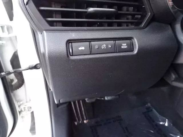 Vehicle image 31 of 46