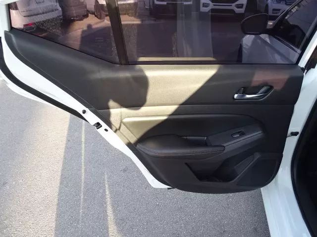 Vehicle image 19 of 46