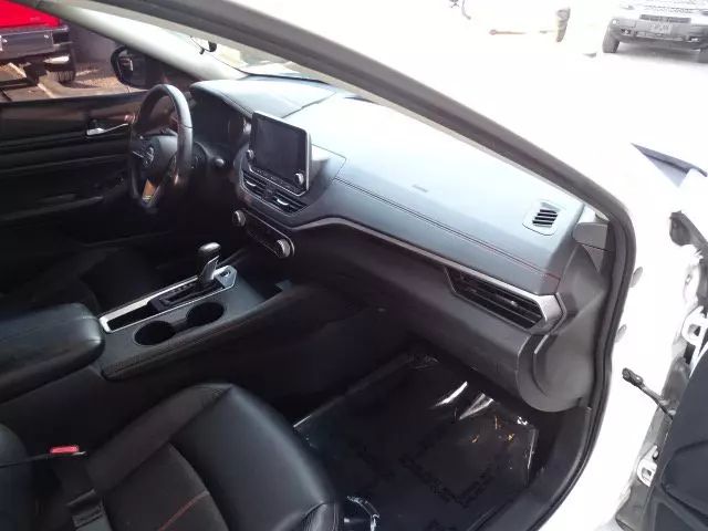 Vehicle image 17 of 46
