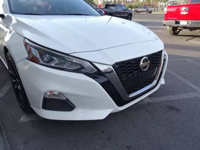 Vehicle image 15 of 46