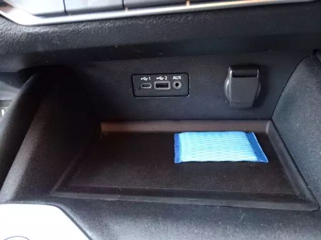 Vehicle image 42 of 46