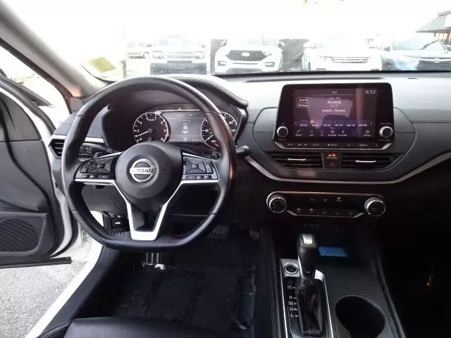 Vehicle image 34 of 46