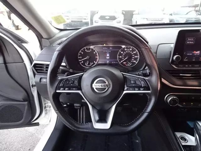 Vehicle image 36 of 46