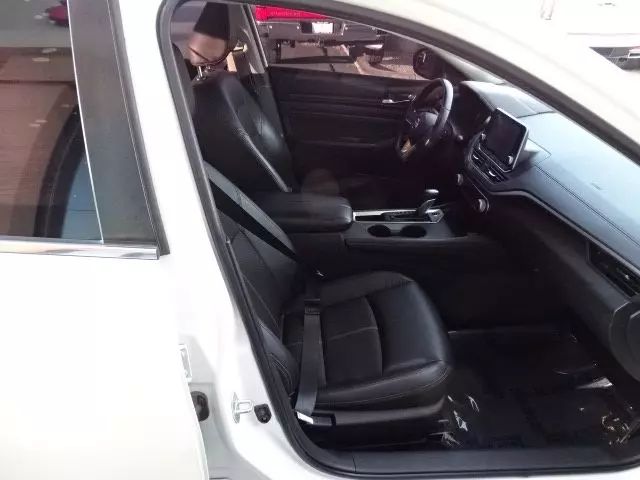 Vehicle image 9 of 46