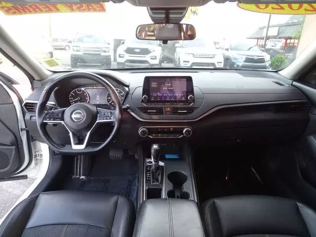 Vehicle image 11 of 46