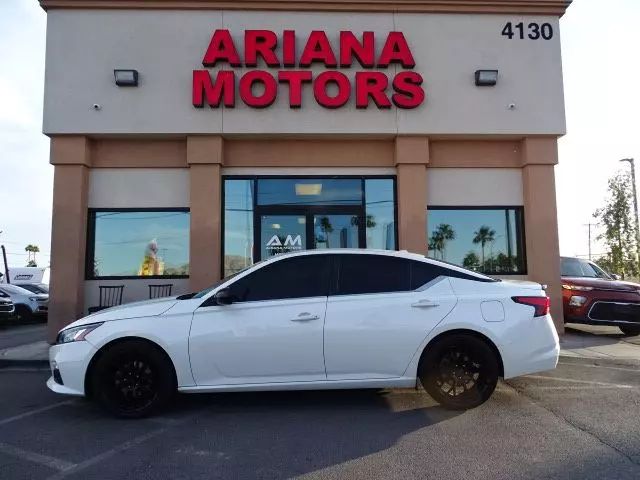 Vehicle image 7 of 46