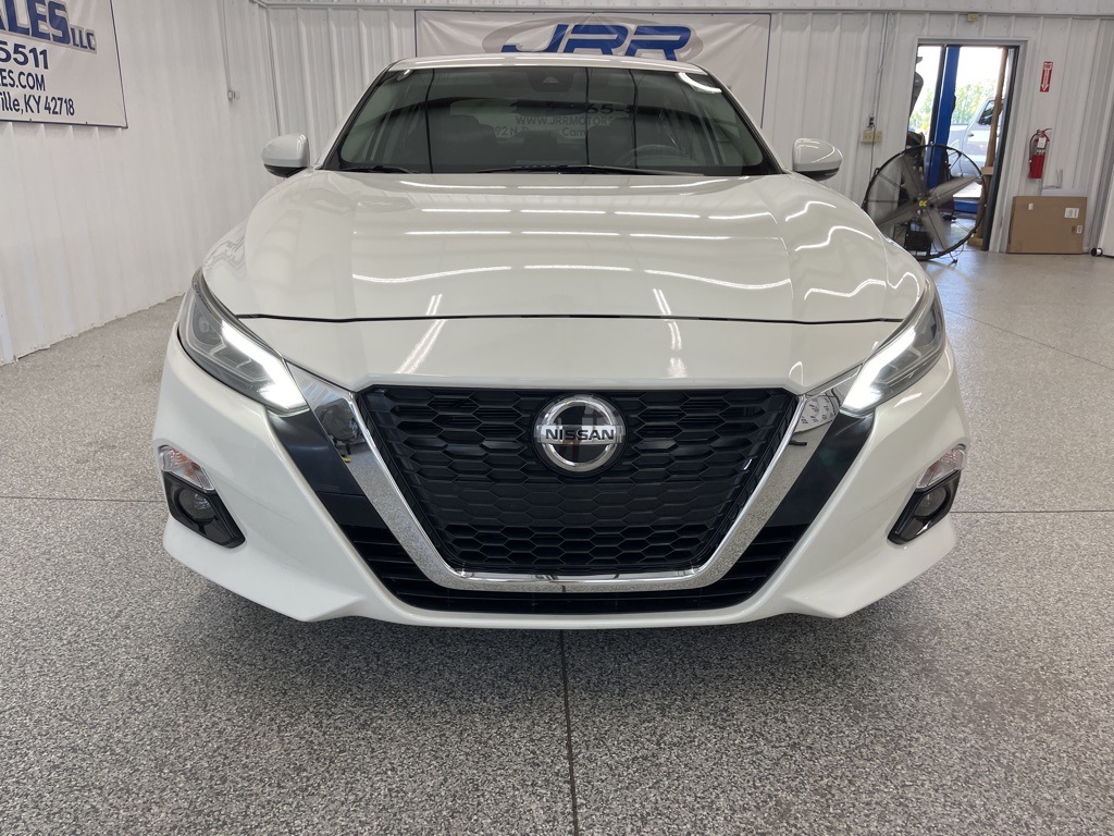 2020 Nissan Altima 2.5 SV Image 2 of 44