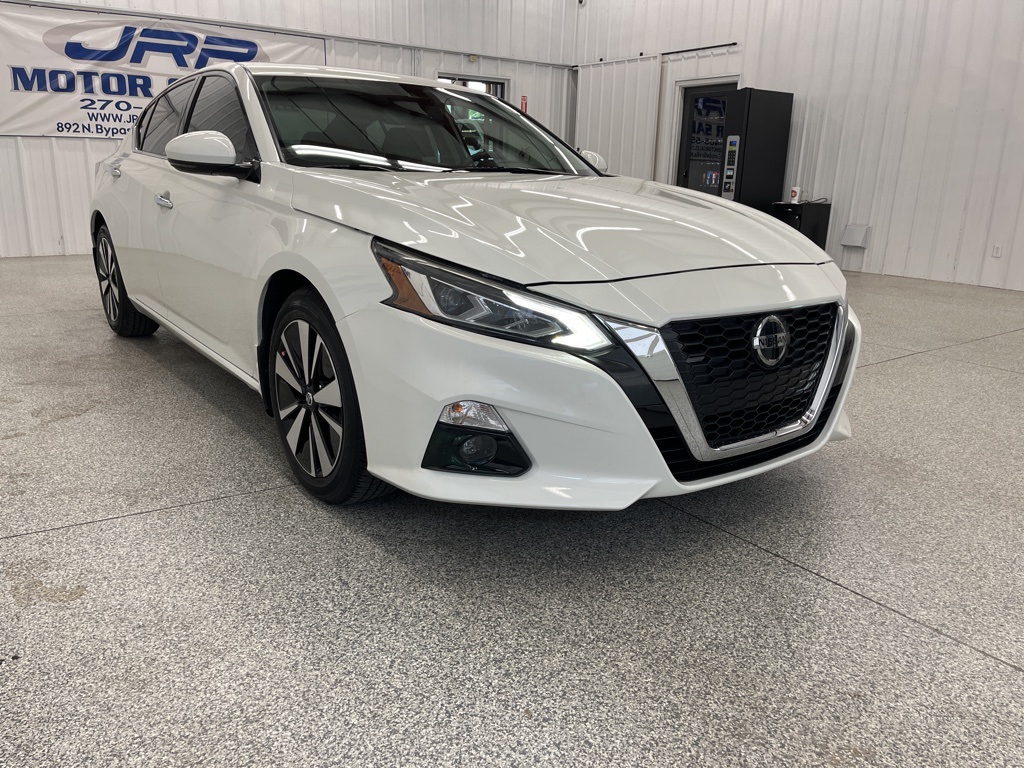 2020 Nissan Altima 2.5 SV Image 3 of 44
