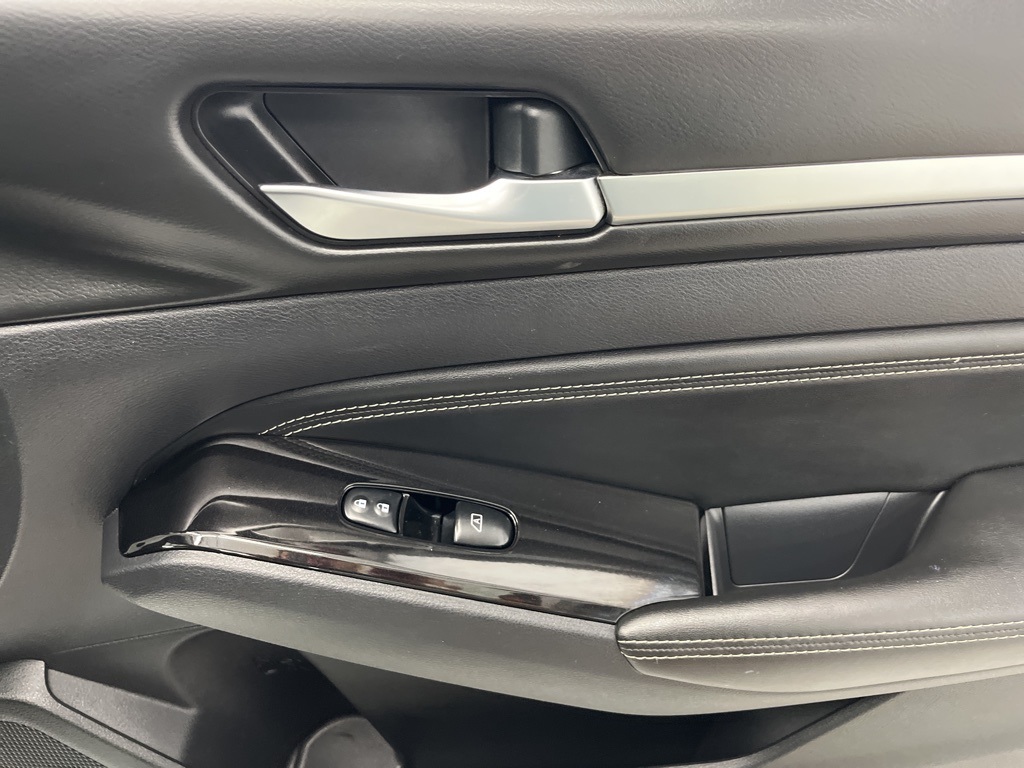 2020 Nissan Altima 2.5 SV Image 32 of 44
