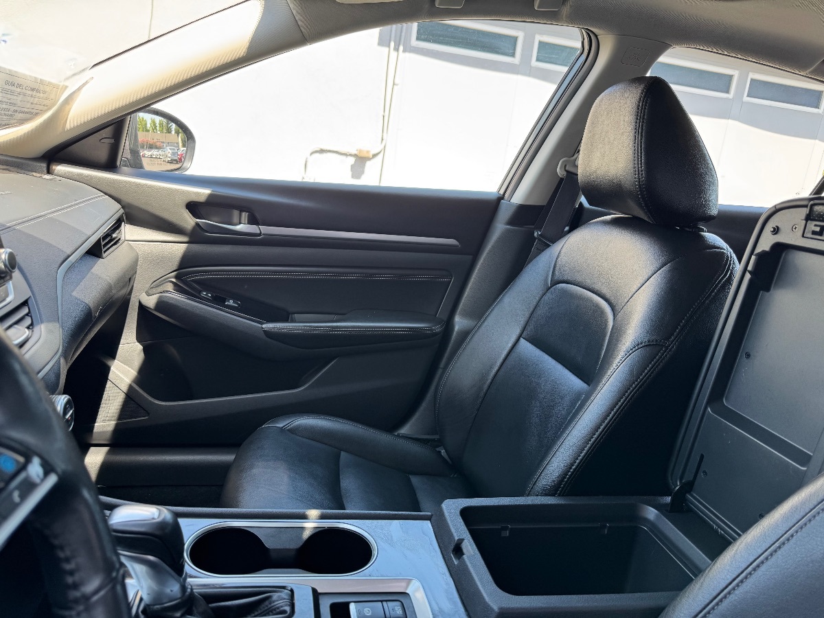 Vehicle image 12 of 19