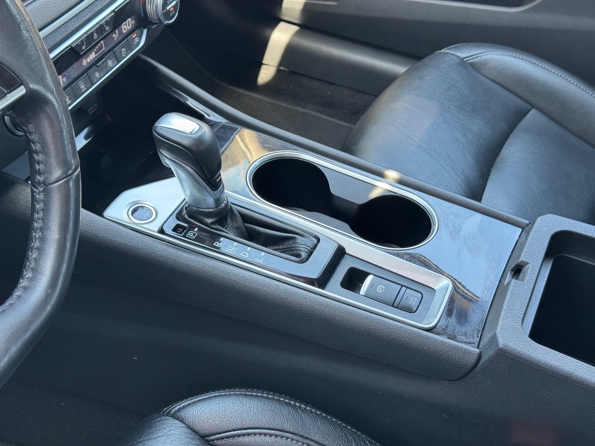 Vehicle image 11 of 19
