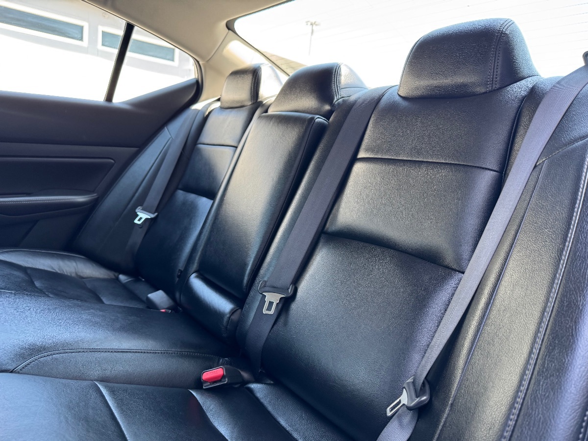Vehicle image 16 of 19