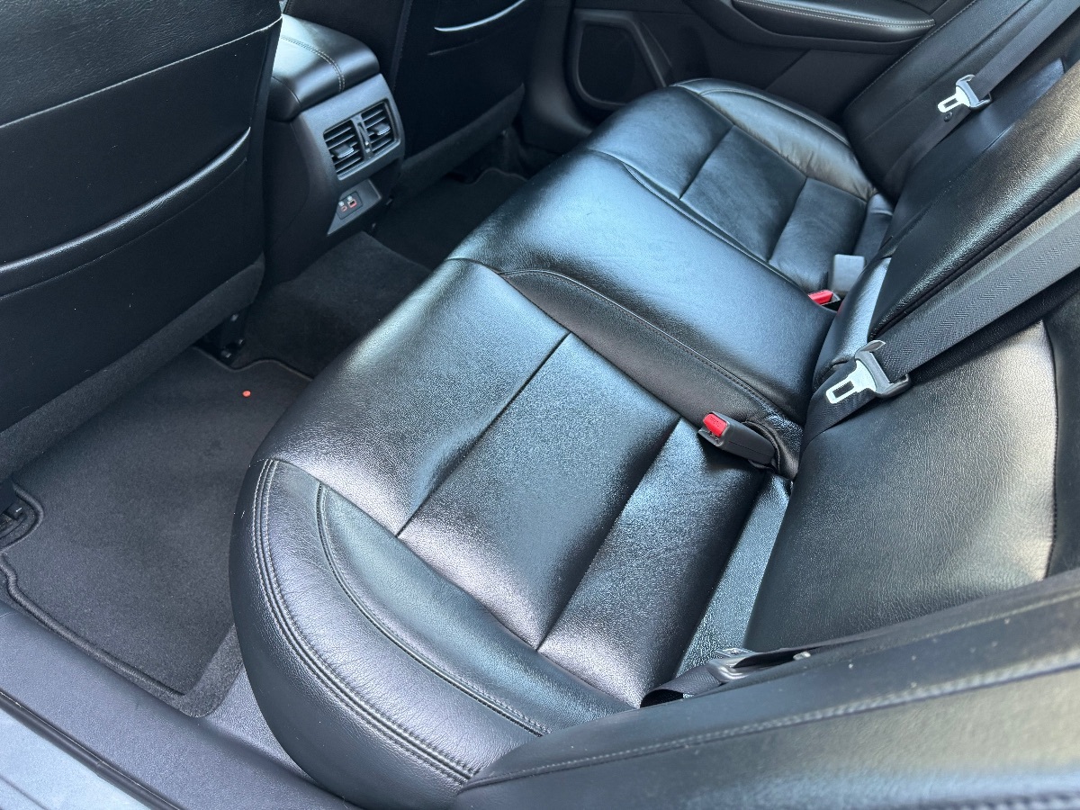 Vehicle image 15 of 19