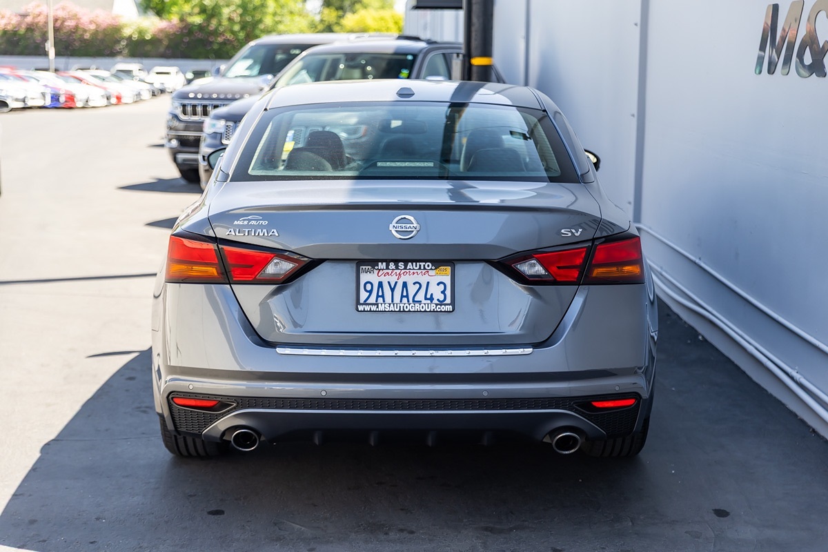 Vehicle image 6 of 19