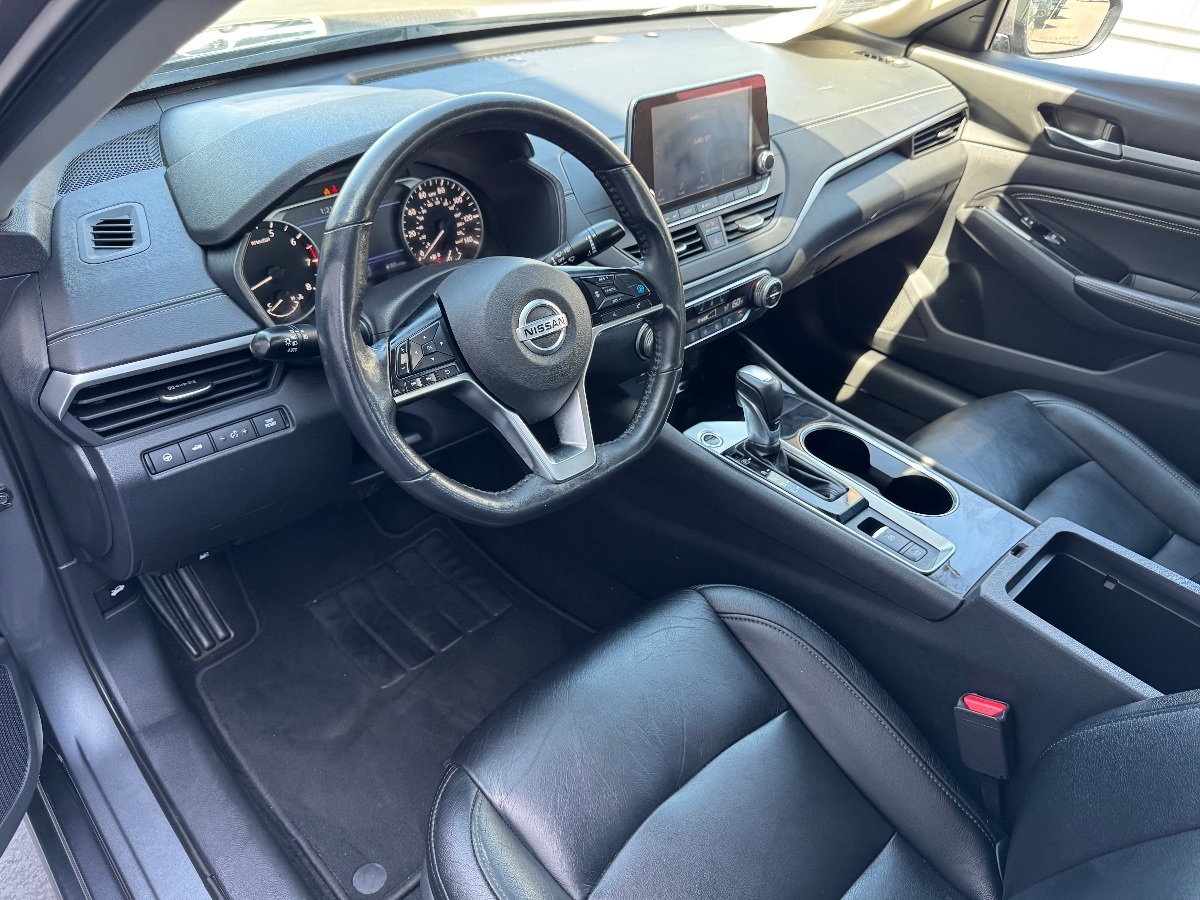 Vehicle image 8 of 19
