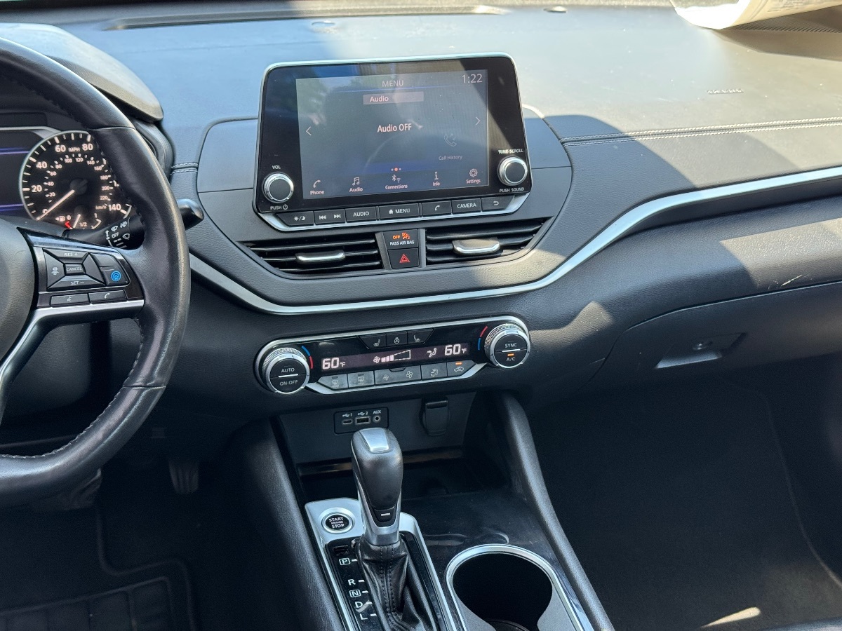 Vehicle image 18 of 19