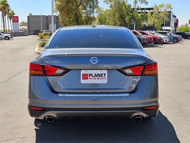 Vehicle image 6 of 15