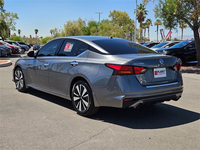 Vehicle image 7 of 15