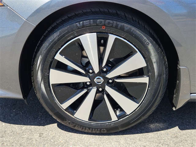Vehicle image 9 of 15