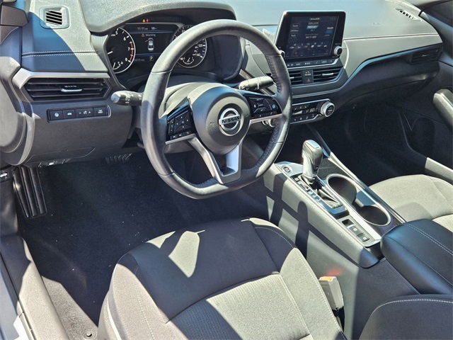 Vehicle image 12 of 15