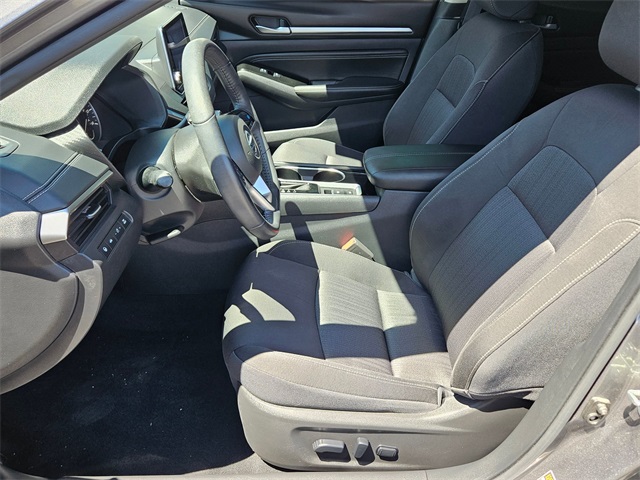 Vehicle image 11 of 15