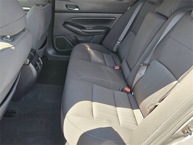 Vehicle image 10 of 15