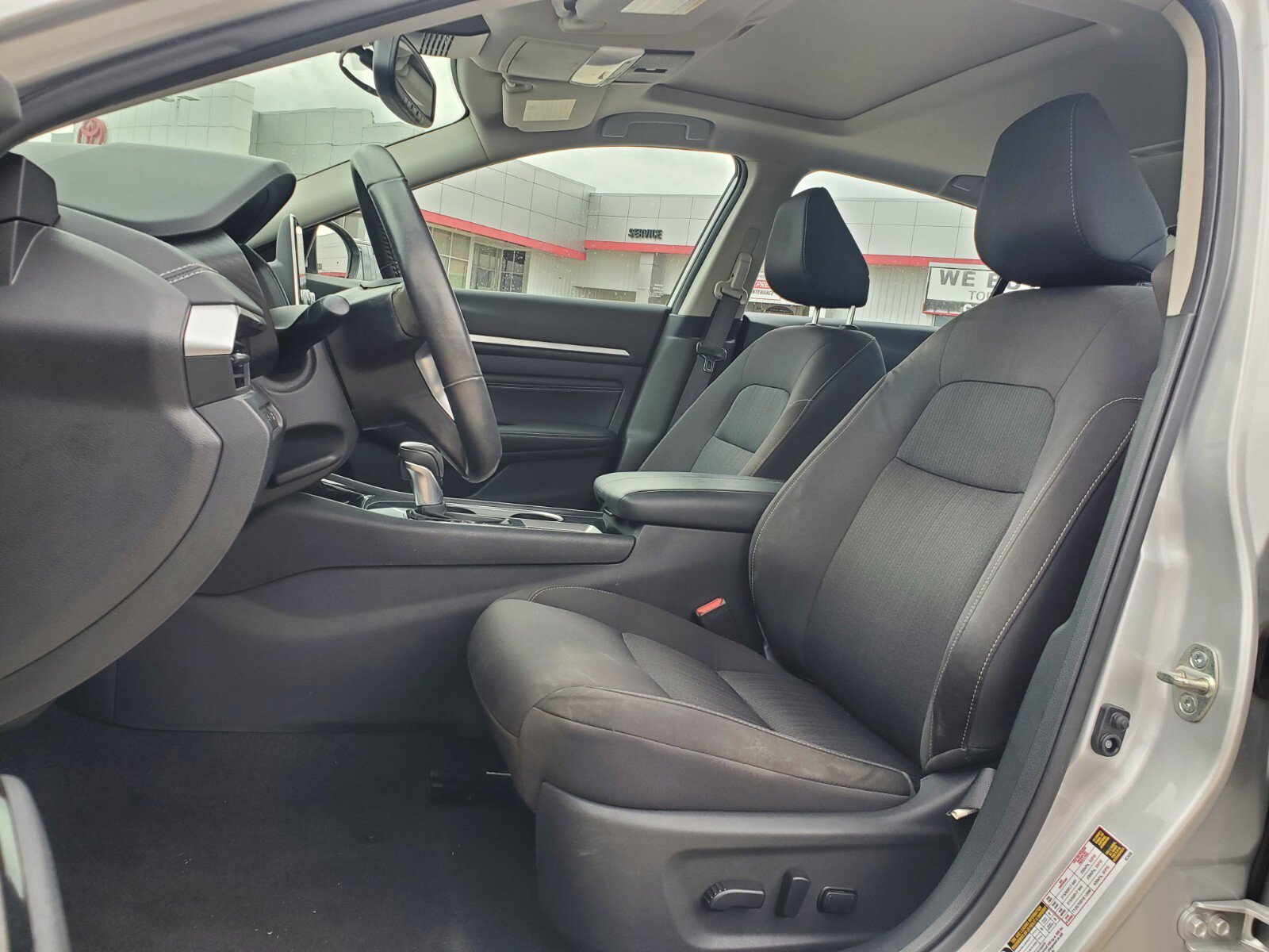 Vehicle image 10 of 39