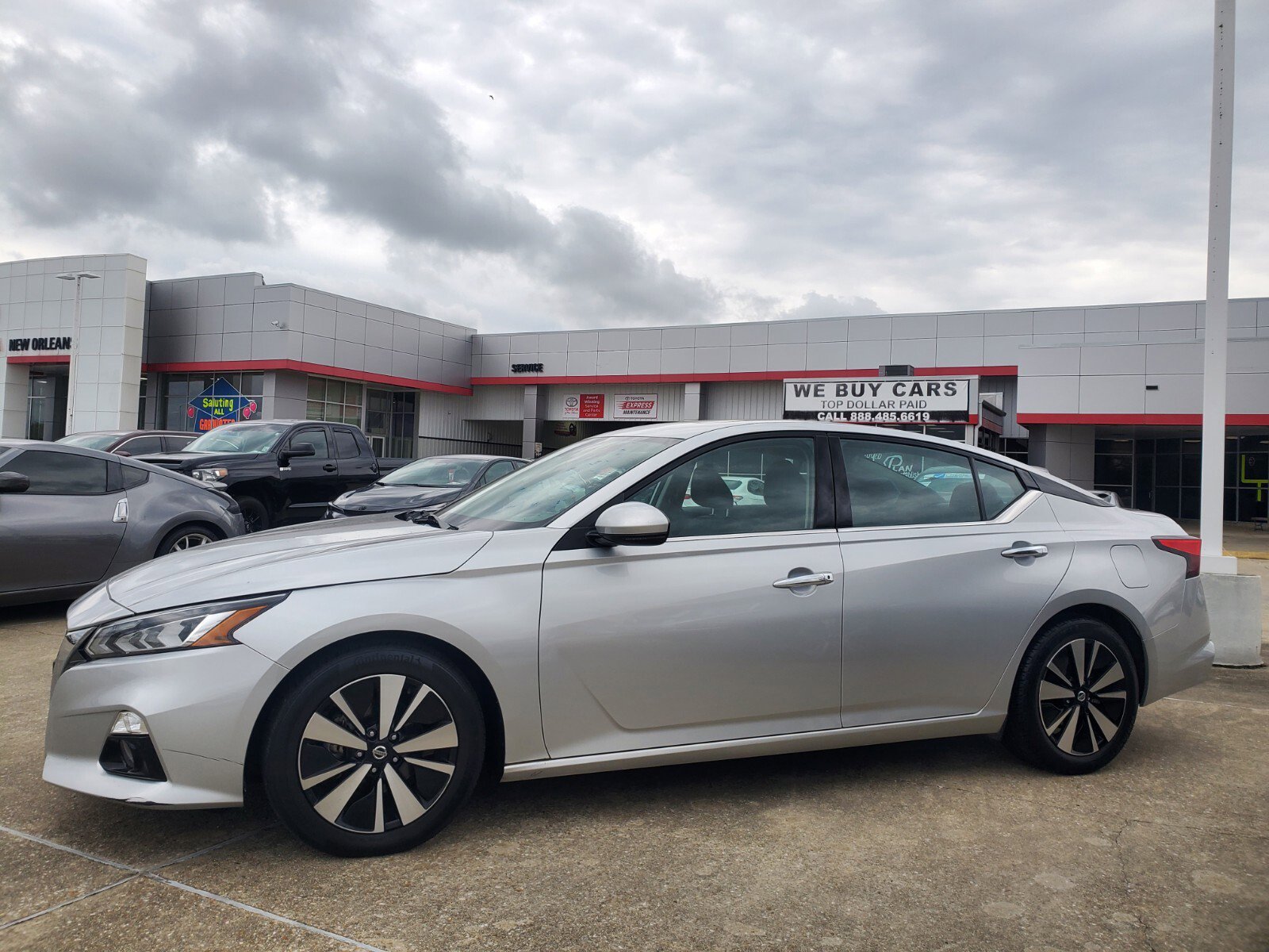 Vehicle image 2 of 39