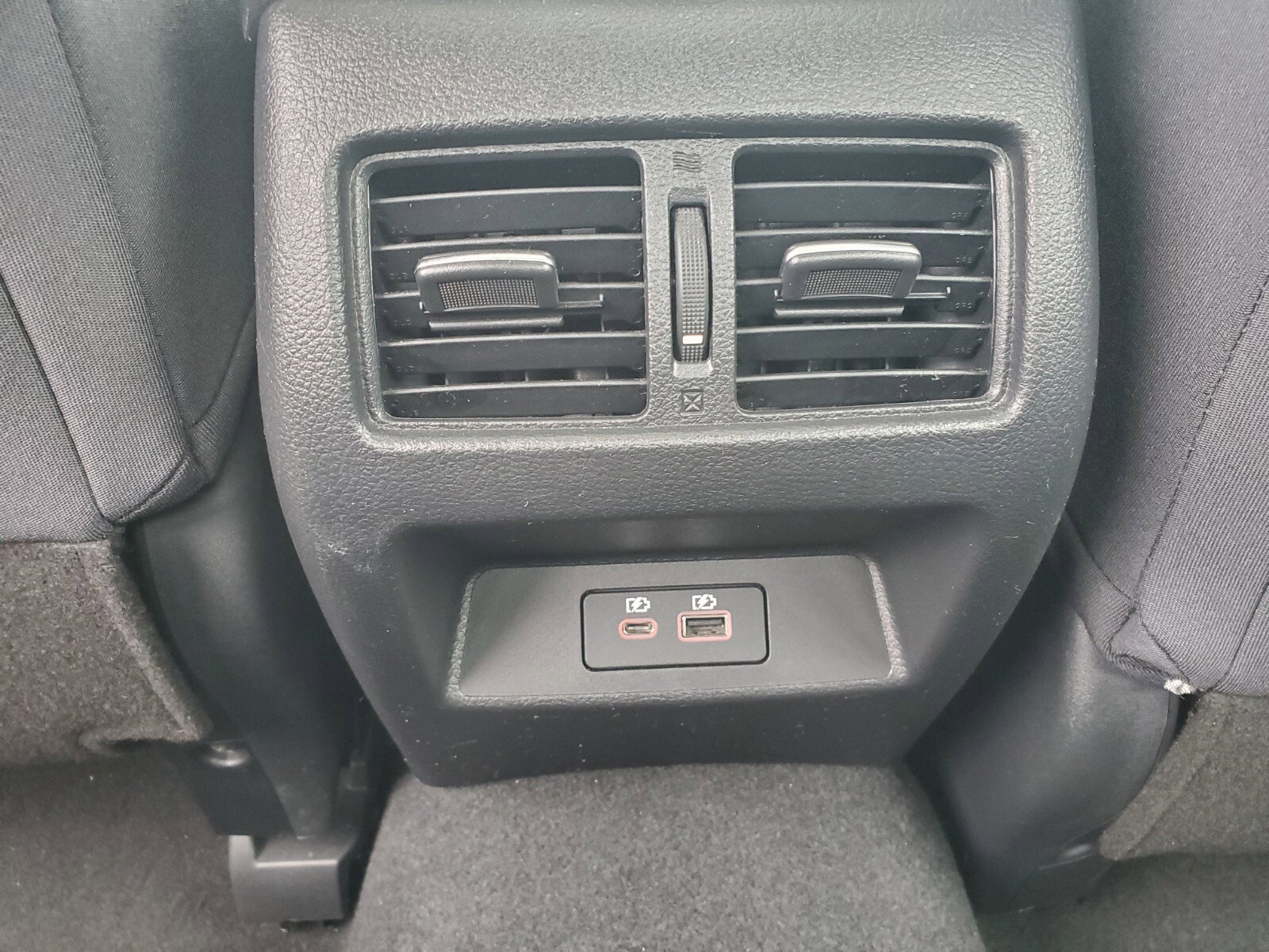 Vehicle image 27 of 39